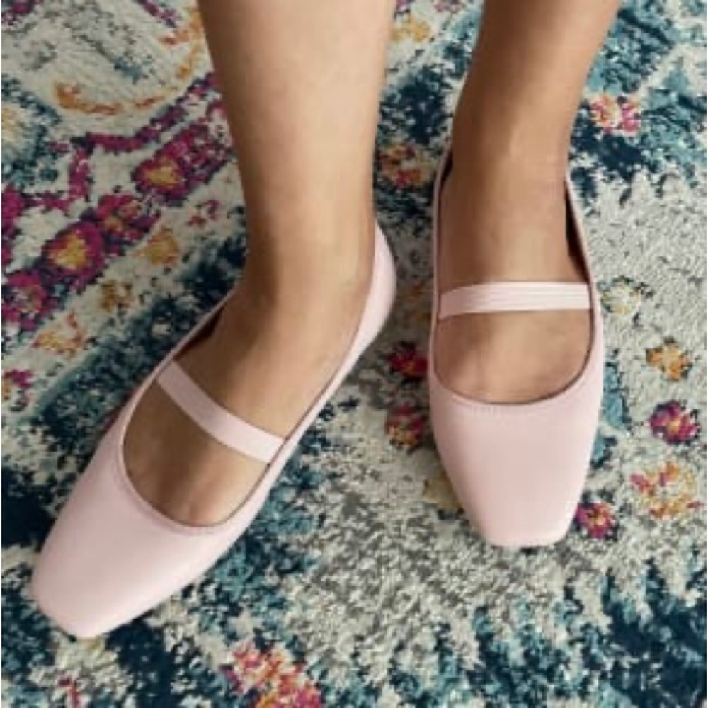 Old Navy Mary Jane Square-Toe Ballet Flats in light pink
Sz 9